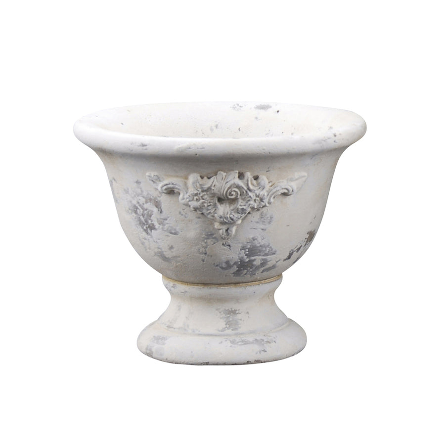 Antikolt krémszínű cement kaspó talpas kialakítással, növényi díszítéssel – VALO kollekció