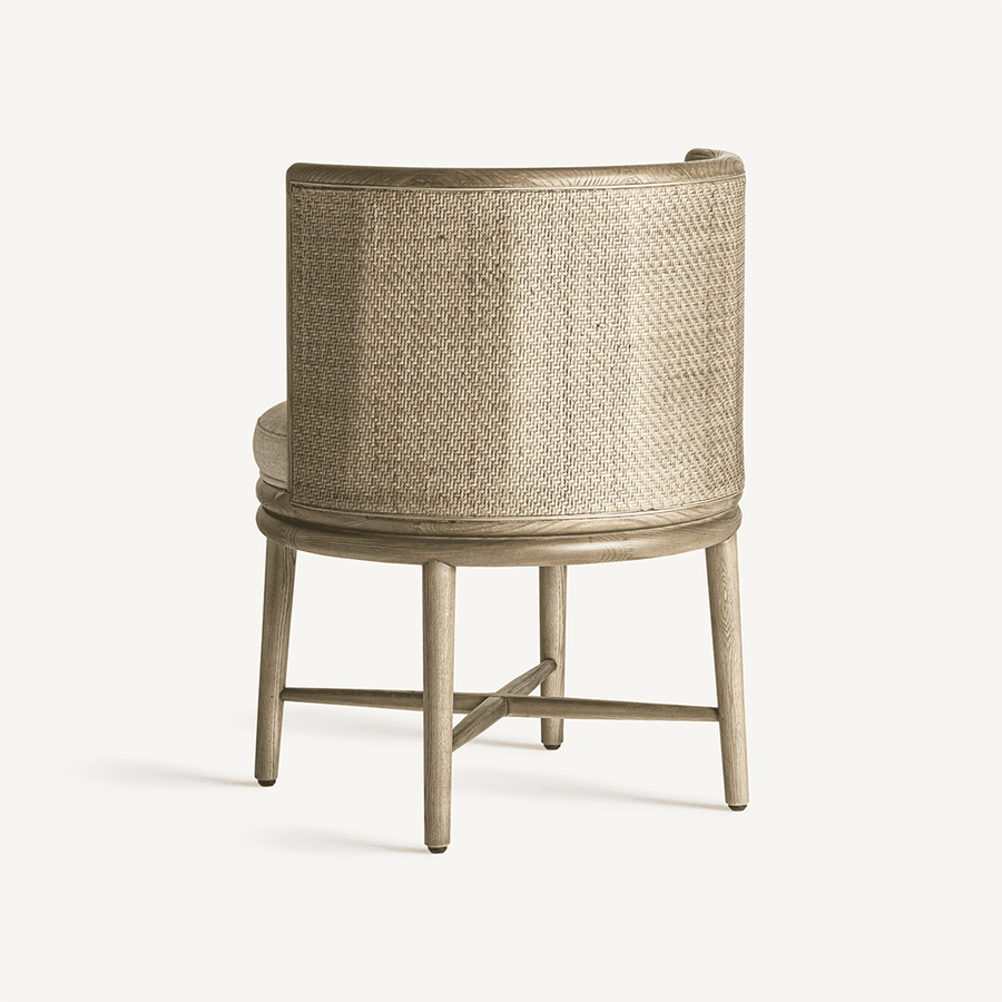 Hátulnézet – rattan háttámla fonott részletének megjelenítése.