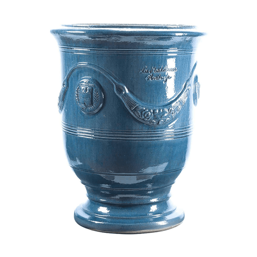 Levendulakék mázas anduze kerámiakaspó a Vase d' Anduze Emaillés Tradition kollekcióból, Medici stílusú díszítéssel és fényes felülettel.