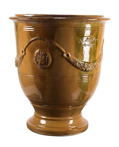 Okker mázas anduze kerámiakaspó a Vase d' Anduze Emaillés Tradition kollekcióból, Medici stílusú díszítéssel és fényes felülettel.