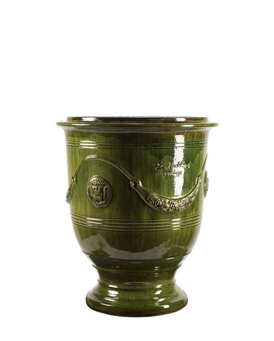 Provanszi stílusú, zöld mázas anduze kerámiakaspó a Vase d' Anduze Emaillés Tradition kollekcióból, Medici motívummal és fényes felülettel.