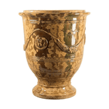 Provanszi stílusú, antikolt mázas anduze kerámiakaspó a Vase d' Anduze Vieillis Tradition kollekcióból, Medici motívummal és fényes felülettel.