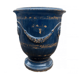 Provanszi stílusú, antikolt kék mázas anduze kerámiakaspó a Vase d' Anduze Vieillis Tradition kollekcióból, Medici motívummal és fényes felülettel.