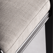 Velburg szék krémszínű szövet ülőfelület textúrája közelről