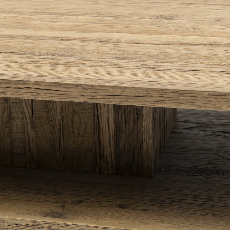 tölgyfa dohányzóasztal alsó polc közeli részlet praktikus tárolással