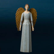 Babakék színű orléans-i angyal figura.