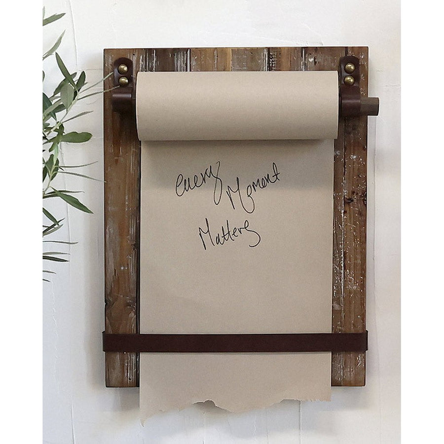 Újrahasznosított fából és bőrből készült, natúrszínű, falra helyezhető üzenőtábla