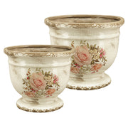 Két talpas, rózsamintás kerámia kaspó egymás mellett – vintage stílusú dekoráció beltéri és fedett kültéri használatra
