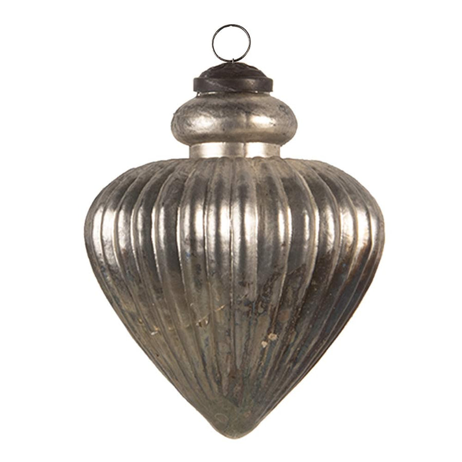 Csepp formájú, antikolt felületű, patinás ezüstszínű, bordázott üvegű karácsonyfadísz.