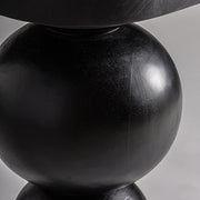 Gömbdíszes asztalláb részlet közelről – Vical Home kézműves kidolgozás.