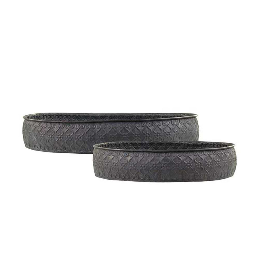 Vintage stílusú, antikolt felületű, grafitszínű, kétdarabos, ovális formájú, dombormintával díszített bádog tálca szett.