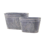 Vidéki stílusú, antikolt felületű, fenyőfa formájú dombormintákkal díszített, kétdarabos, ovális formájú, karácsonyi bádog kaspó szett.