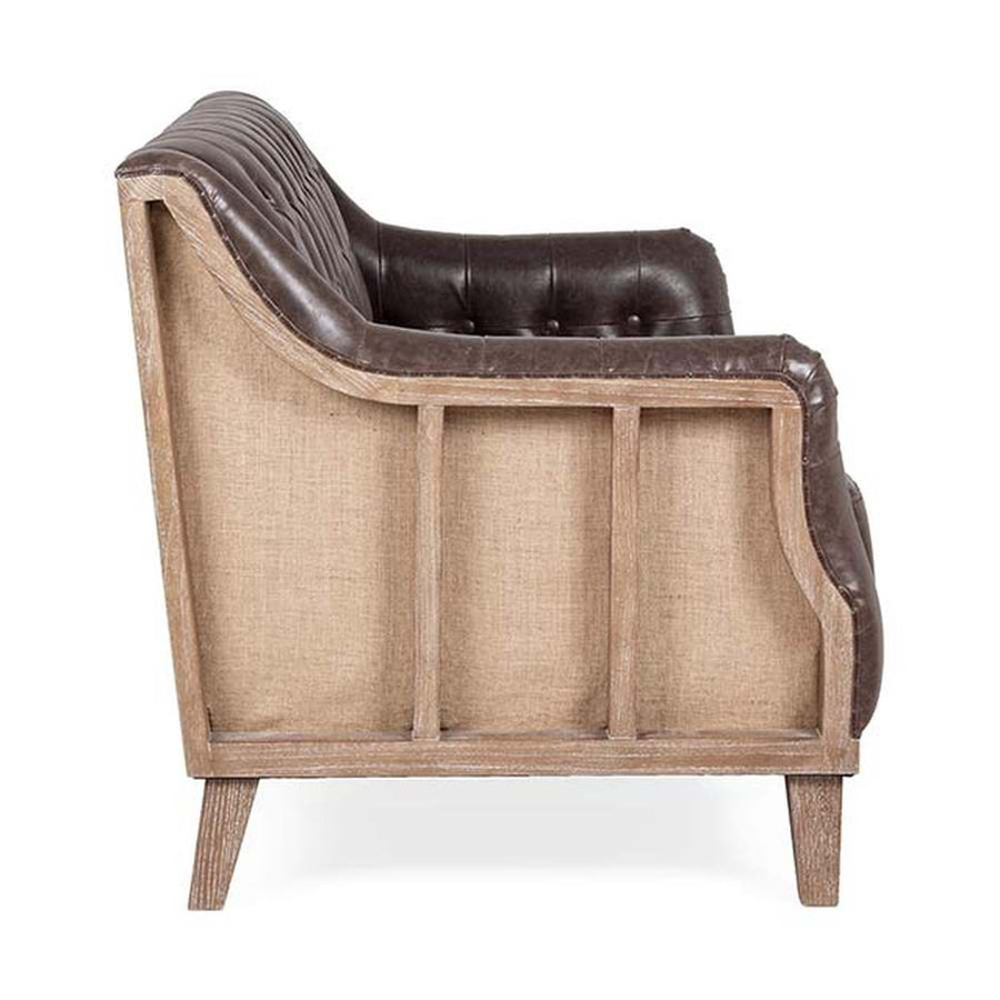 Loft stílusú, sötétbarna bőrrel kárpitozott kőrisfa kanapé.