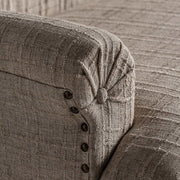 Klasszikus, koloniál stílusú, mangófából készült, ekrü színű, vászon hatású poliészter kárpittal kárpitozott 2 személyes szófa.