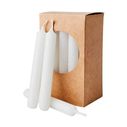 Húszdarabos, paraffin alapú, 10 cm magas karácsonyfa gyertya.