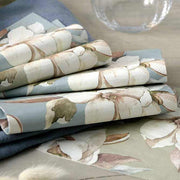 Magnólia virággal és levelekkel díszített, természetes úton fehérített három rétegű puha papírszalvéta, 20 darabos kiszerelésbe csomagolva az "Eloise" kollekcióból