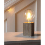 Téglatest formájú, fából készült, natúr színű asztali dekorfoglalat.