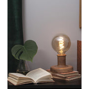 Fából készült, natúr színű asztali dekorfoglalat.