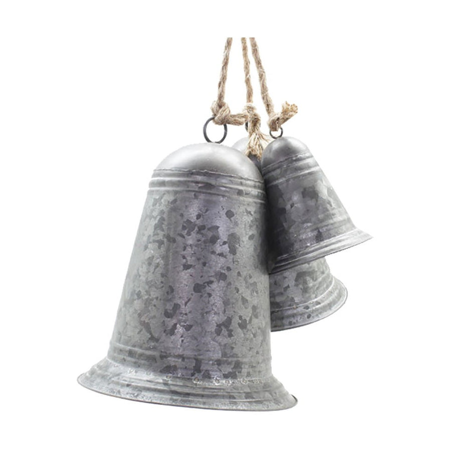 Rusztikus vidéki stílusú, óriás méretű, 14-21-29 cm magas, antikolt felületű, 3 darabos karácsonyi kézműves bádogharang szett