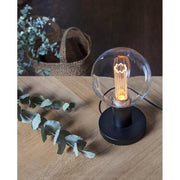 New Generation Classic meleg fehér fényű LED dekorációs izzó áttetsző üveggel.