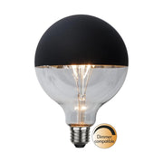 Coated Shining meleg fehér fényű LED dekorációs izzó áttetsző üveggel, matt fekete bevonattal. 