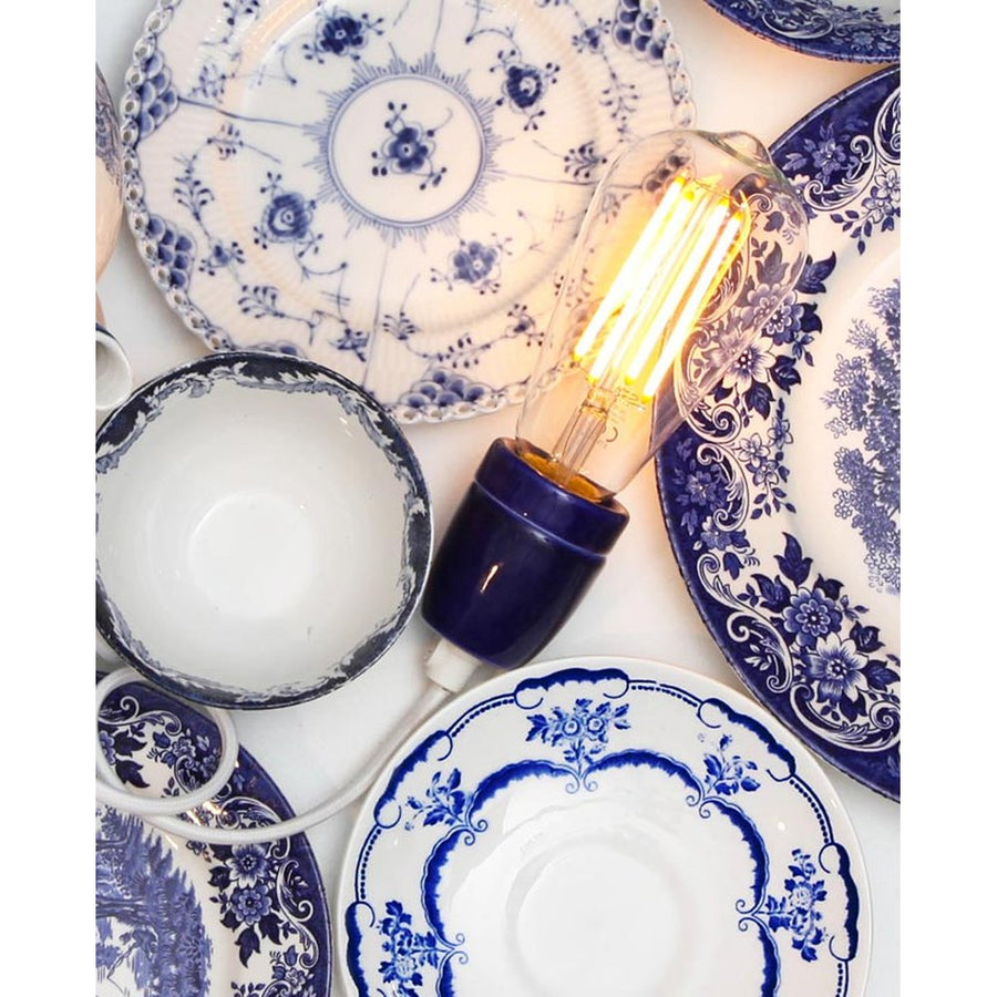 Clear Filament dekorációs izzó. Meleg fehér fényű LED dekorációs izzó áttetsző üveggel.