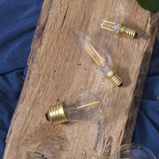 Clear Filament dekorációs izzó. Meleg fehér fényű LED dekorációs izzó áttetsző üveggel.