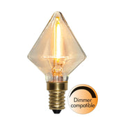 Clear Filament gyémánt alakú dekorációs izzó. Meleg fehér fényű LED dekorációs izzó áttetsző üveggel.