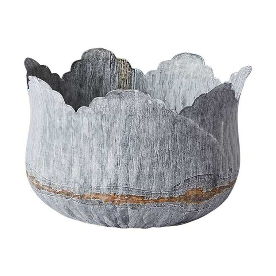 4 db-os bádog kaspószettVidéki stílusú, négydarabos, virágkehely formájú bádogkaspó szett legnagyobb tagja.