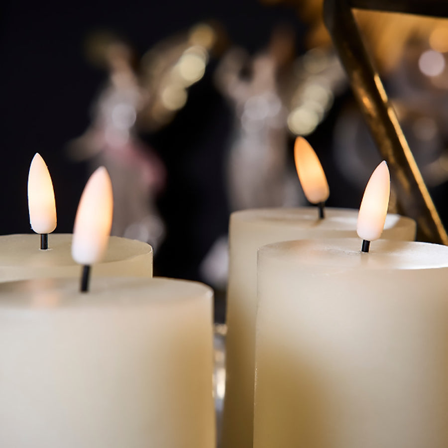 Krém színű LED gyertyák.