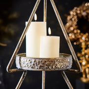 Krém színű, LED oszlopgyertyák, arany színű tálban. 