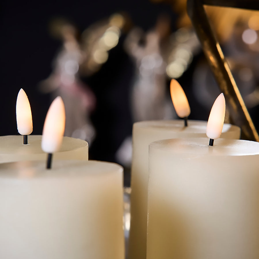 Krém színű LED gyertyák.