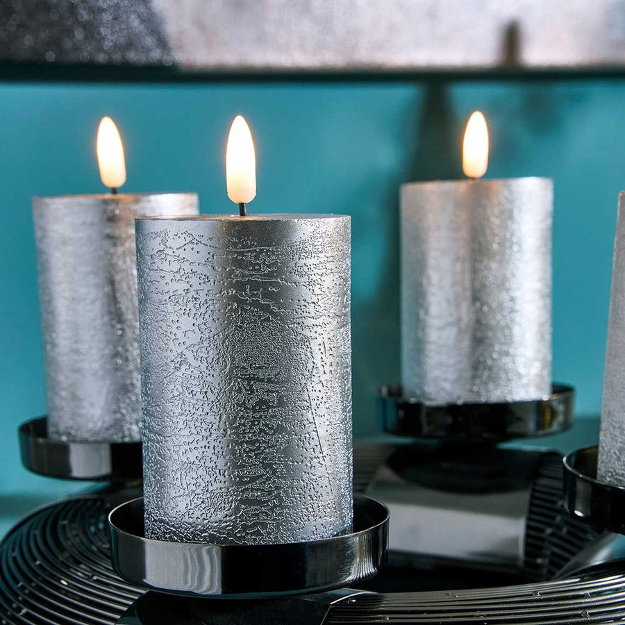 Ezüst színű LED gyertya.