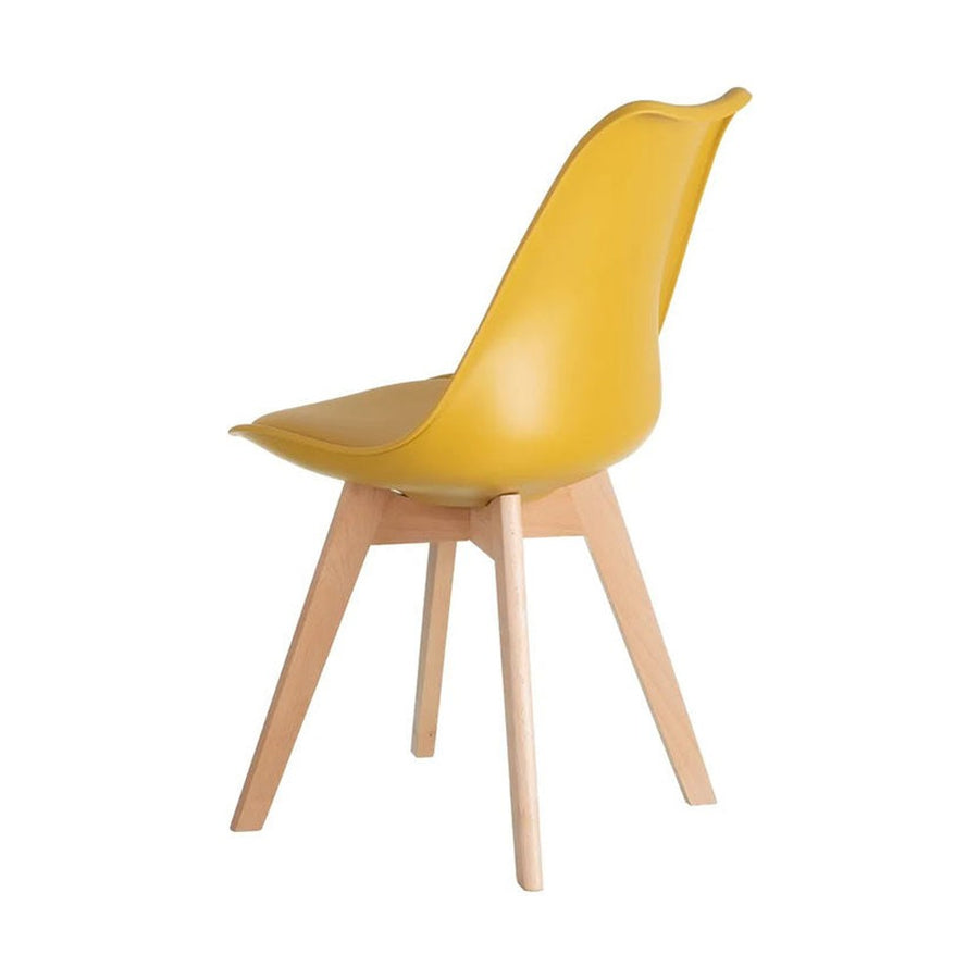 Skandináv stílusú, kagylóhéj formájú, sárga színű műanyag étkezőszék bükkfa lábakkal.