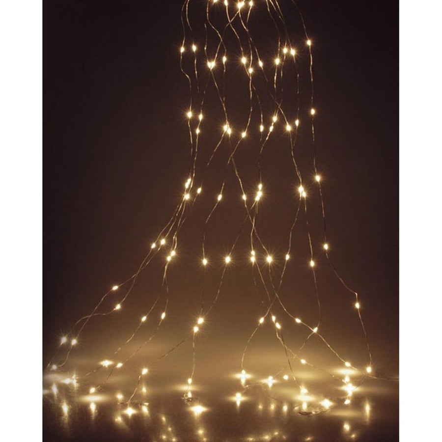 Led-es fényfüzér világítva.