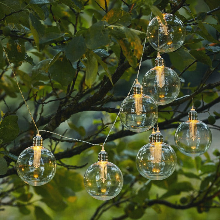 Kültéri napelemes izzósor 8 darab meleg fehér fényű izzóval.