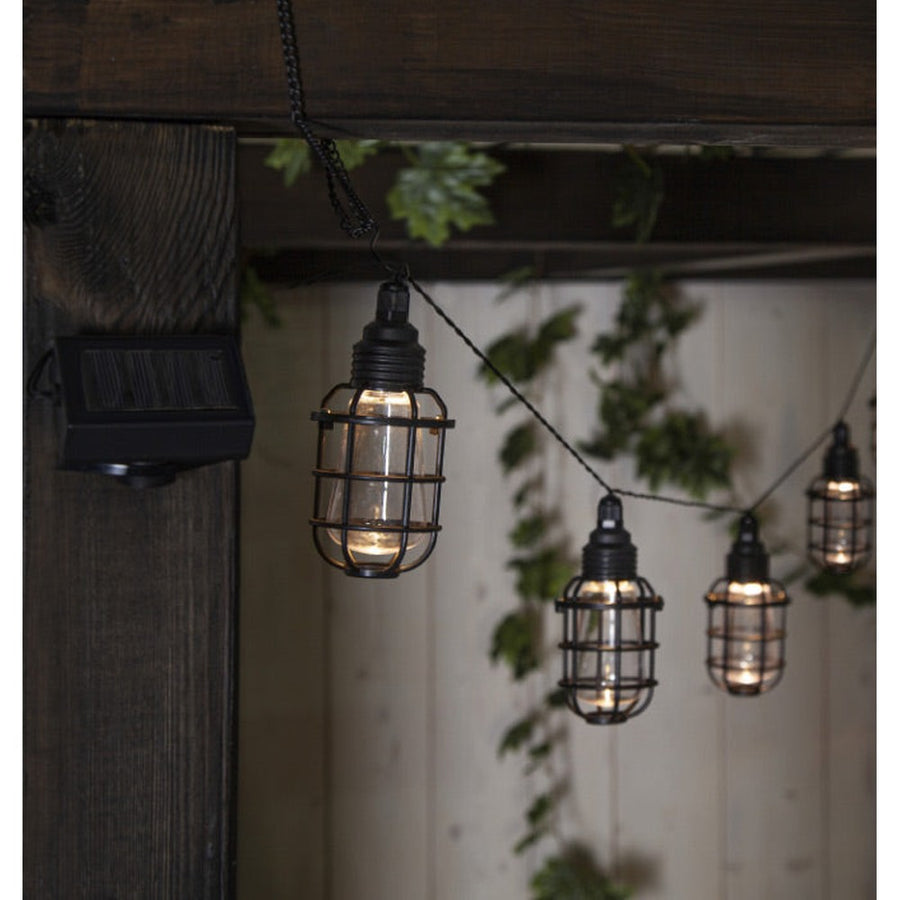 Kültéri napelemes izzósor 8 darab átltászó izzóval, melyeket hajólámpszerű rács fog közre. 