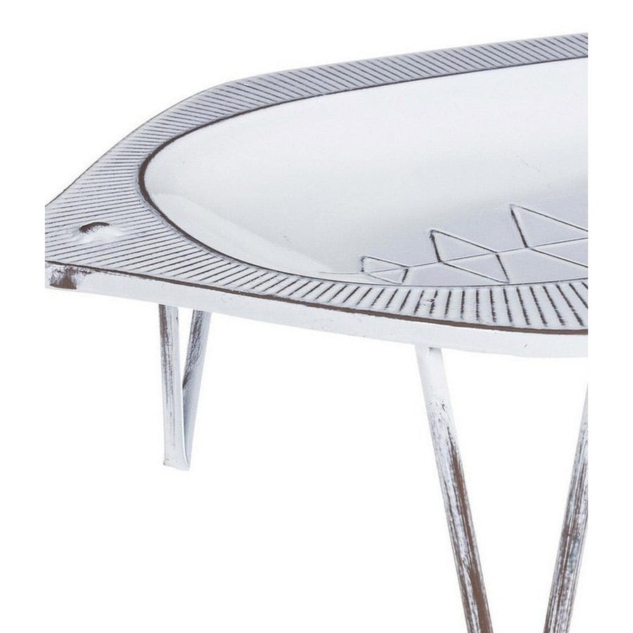 Mediterrán stílusú, stilizált halformájú, fémből készült kínálótálca lábakon.