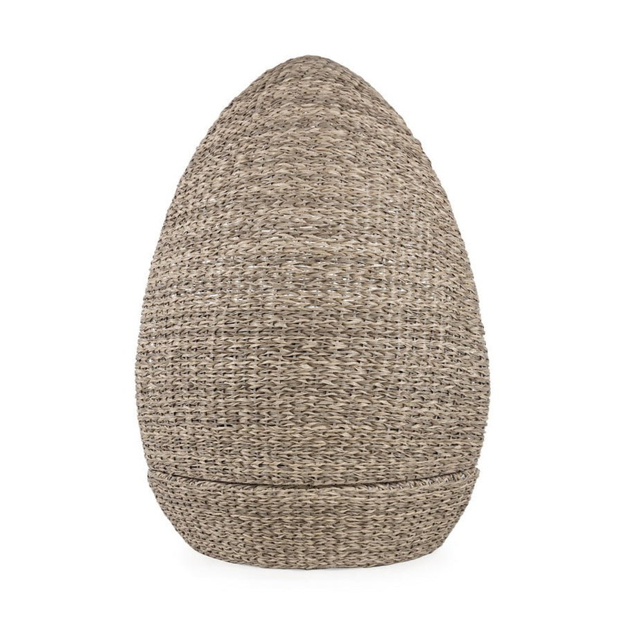 A bútort díszítő szövés magas minőségű szintetikus szalag felhasználásával, kézzel készült.