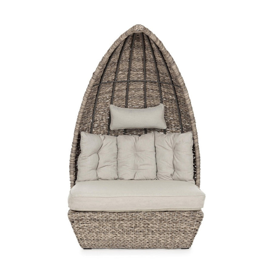 Az egyik pihenőágy külön képe, szemből fotózva.