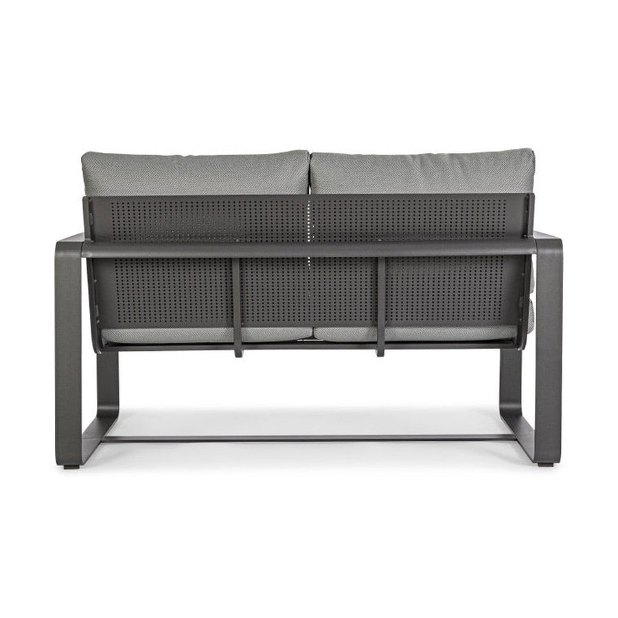 Prémium kétszemélyes kanapé alumíniumvázzal és olefin huzattal rendelkező ülő- és díszpárnákkal.