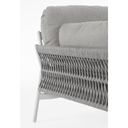 A kortárs, fehér és szürke színű kerti fotel kötélszövet részlete.