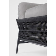 A kortárs, fekete és szürke színű kerti kanapé kötélszövet részlete.