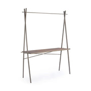 Loft stílusú kiállítóasztal fémszerkezettel és jegenyefa asztallappal. 