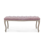 Koloniál stílusú, nyírfából és kaucsukfából készült, mályva színű, bársonyhatású textíliával kárpitozott kézműves ülőpad.