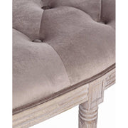 Gombbehúzásos kárpitázási technikával készült párnázás.