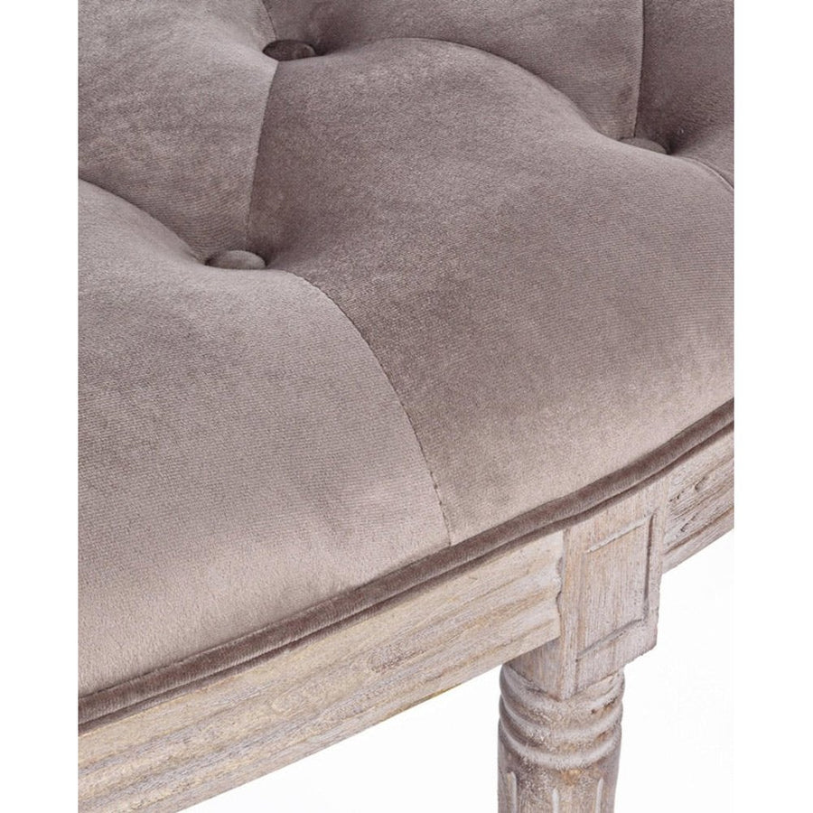 Gombbehúzásos kárpitázási technikával készült párnázás.