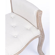 Gombbehúzásos kárpitázási technikával készült párnázás.