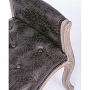 Gombbehúzásos kárpitázási technikával készült párnázás.