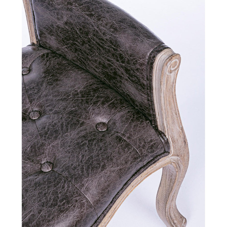 Gombbehúzásos kárpitázási technikával készült párnázás.